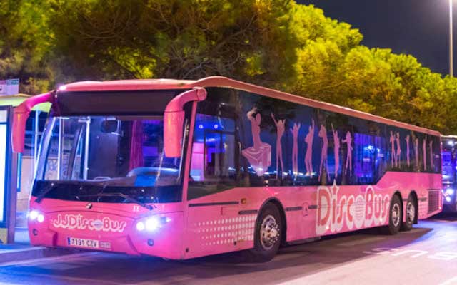 الحافلات الوردية الخاصة بالنساء تشعل صفحات التواصل الاجتماعي بالمغرب