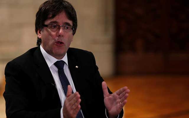 محكمة إسبانيا العليا تحظر على زعيم كتالونيا ممارسة صلاحياته رئيسا
