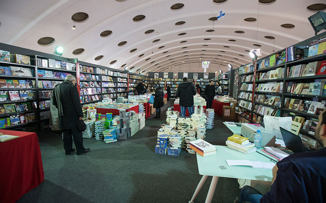 مشاكل مغاربة هولاندا بالمعرض الدولي للكتاب والنشر