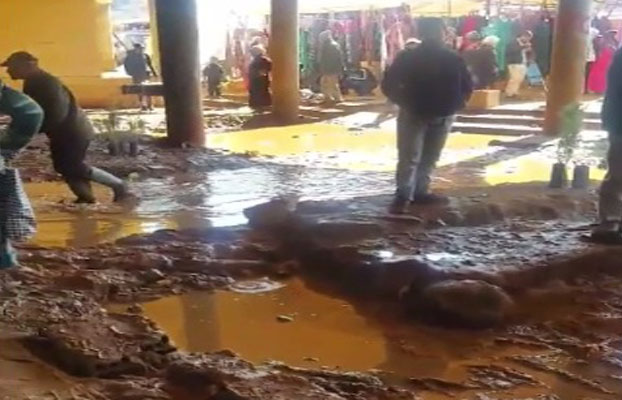 سوق سبع عيون الذي كلف أزيد من مليار يغرق في الأوحال (مع فيديو)