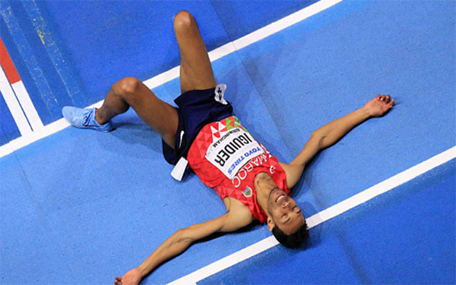 العداء المغربي إيكيدير ينتزع برونزية 1500 متر لبطولة العالم