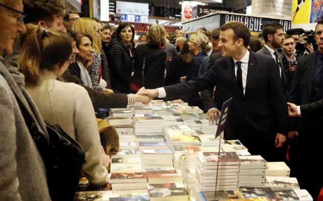 معرض باريس للكتاب: مشاركة مغربية متميزة، والرئيس الفرنسي يغض الطرف عن رواق روسيا