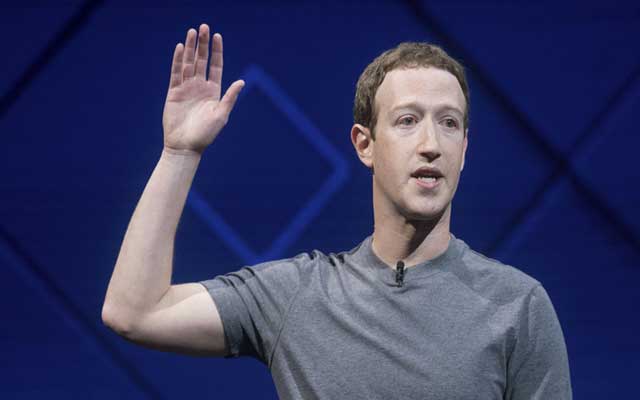 أيها الفيسبوكيون.. مارك زوكربرغ يعتذر عن "خيانة أماناتكم"