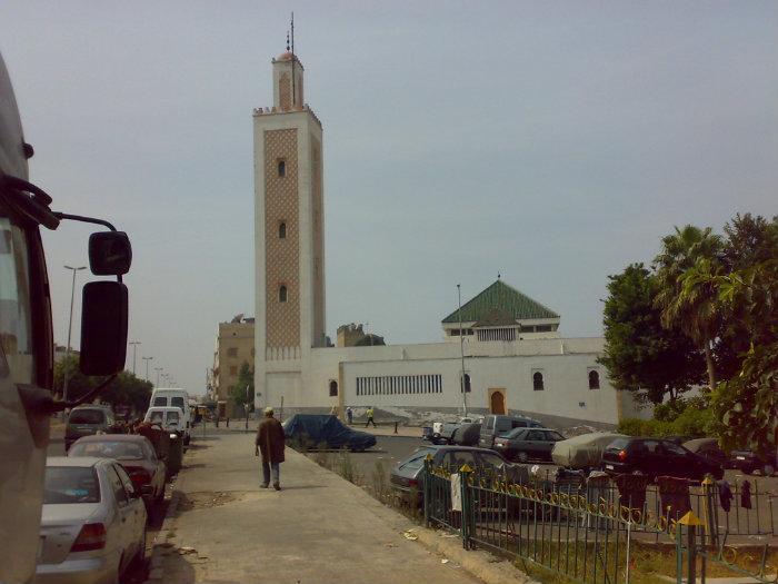 ساكنة البرنوصي تطالب بإعادة فتح مسجد الجزائر المغلق منذ سنة