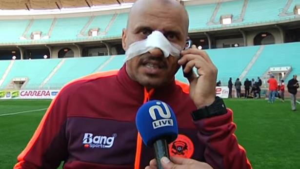 اعتداء على منير الجعواني مدرب نهضة بركان في ملعب رادس بتونس ( مع فيديو)