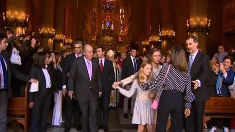 شاهد .. ملكة إسبانيا تتطاول على حماتها والملك يتدخل ( مع فيديو)