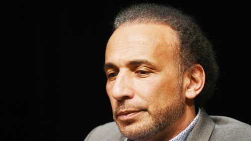 القضاء الفرنسي يرفض إطلاق سراح طارق رمضان حفيد مؤسس جماعة الإخوان المسلمين