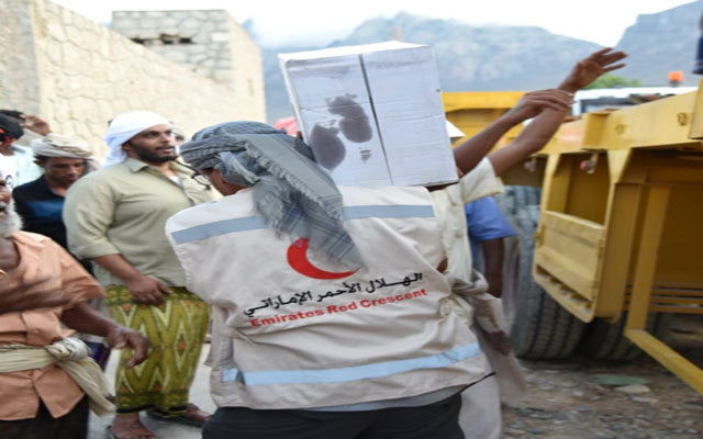 هيئة الهلال الأحمر الإماراتي تغدق اليمن بآلاف الأطنان من المواد الرمضانية