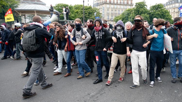احتجاجات شعببة بفرنسا ضد سياسة ماكرون الليبرالية(مع فيديو)