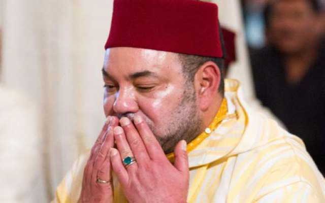 الملك محمد السادس يؤدي صلاة الجمعة بمسجد «طيبة» بسلا الجديدة