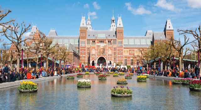 مغاربة هولندا: اندماج مثالي في مجتمع متعدد وارتباط وثيق مع الوطن الأم