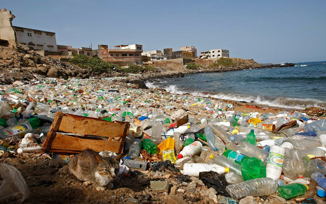 في أفق 2050: وزن نفايات البلاستيك بعرض البحر قد يعادل مجموع الأسماك فيه
