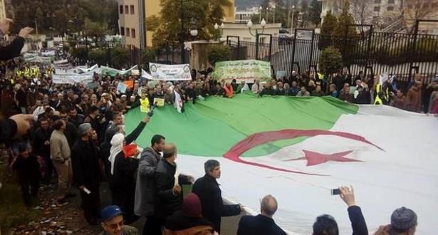 "الأفافاس": الجزائر في أزمة متعددة الأبعاد و السلطات تنتهك حقوق الإنسان