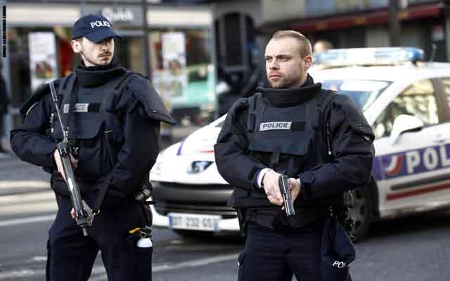 الشرطة الفرنسية تنهي حياة منفذ جريمة الطعن قرب باريس