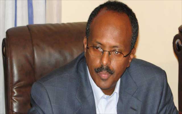مجلس النواب الصومالي يتهم رئيس البلاد بإرسال ألفي جندي لخدمة مشاريع قطر الإرهابية