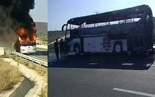 حافلة نادي وفاق سطيف الجزائري تحت رحمة ألسنة النيران (مع فيديو)