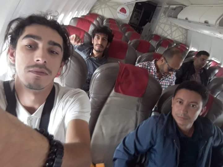شباب اليسار الديمقراطي العائد من ألمانيا يعتصم داخل طائرة " لارام"
