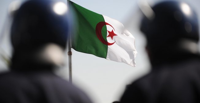 حزب جزائري: بلادنا في حالة انهيار