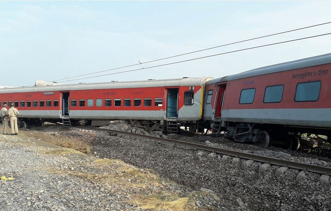 مقتل 50 شخصا في حادث قطار بالهند