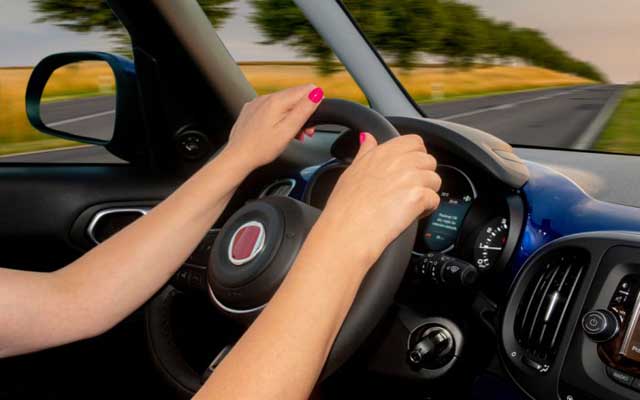 نصائح ووصفات لحماية بشرة يديك من مخاطر أشعة الشمس أثناء القيادة