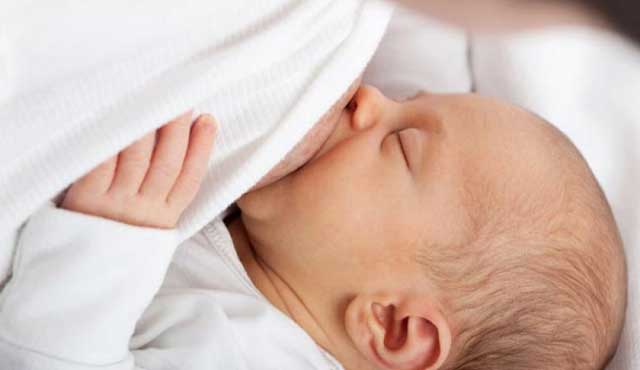 "الرضعة الكبرى" تحتفل بأسبوع الرضاعة الطبيعية أساس الحياة 