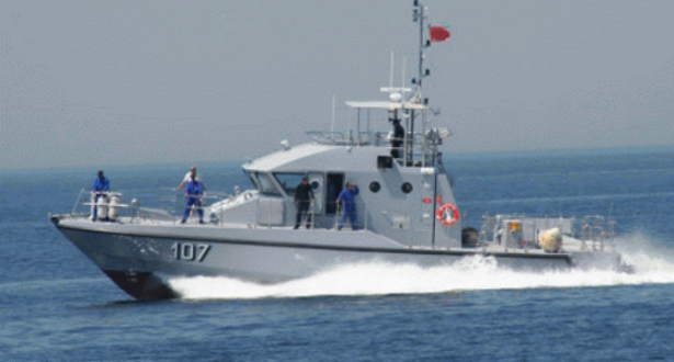 البحرية الملكية تقدم المساعدة لمركب بساحل طنجة على متنه 37 مغربيا مرشحا للهجرة السرية