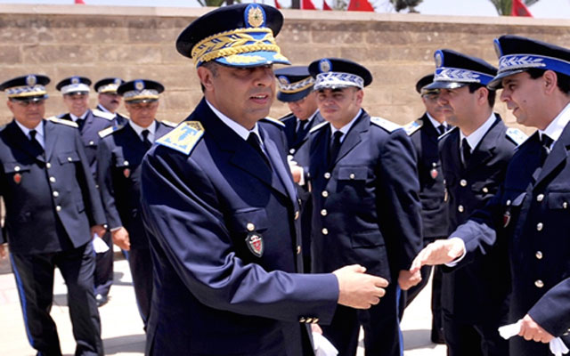 المدير العام للأمن الوطني يمنح ترقية استثنائية لثلاثة موظفين للشرطة