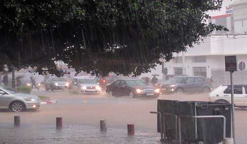 اليوم وغدا: رياح وأمطار قوية أحيانا رعدية وتهاطل ثلوج في هذه المدن