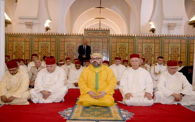 الملك محمد السادس يؤدي صلاة الجمعة بمسجد "الكتبية" بمراكش