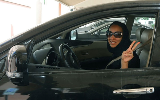 السعودية.. دخول 3 ملايين سيدة مجال قيادة السيارات بحلول عام 2020