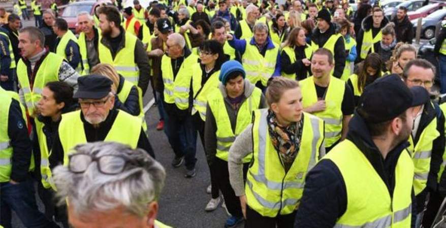 وفاة متظاهرة بعد دهسها خلال احتجاجات «السترات الصفراء» بفرنسا ( مع فيديو)