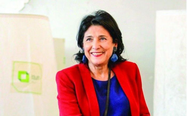 سالومي زورابيشفيلي.. أول امرأة تتولى منصب الرئاسة في تاريخ جورجيا