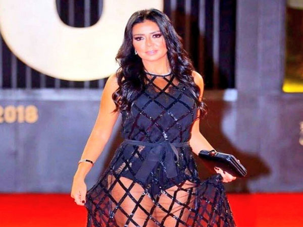 القضاء المصري يحاكم "فستان" الممثلة رانيا يوسف في مهرجان القاهرة السينمائي