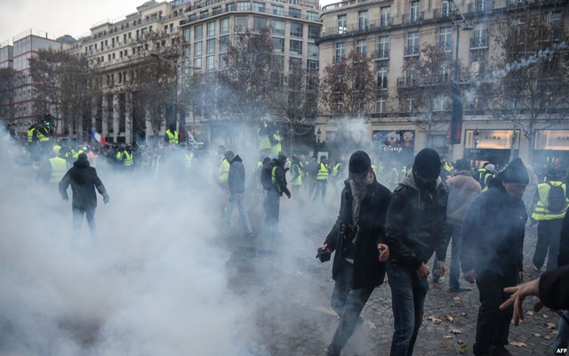 تجدد المواجهات العنيفة بين السلطات الأمنية الفرنسية ومتظاهري "السترات الصفراء"