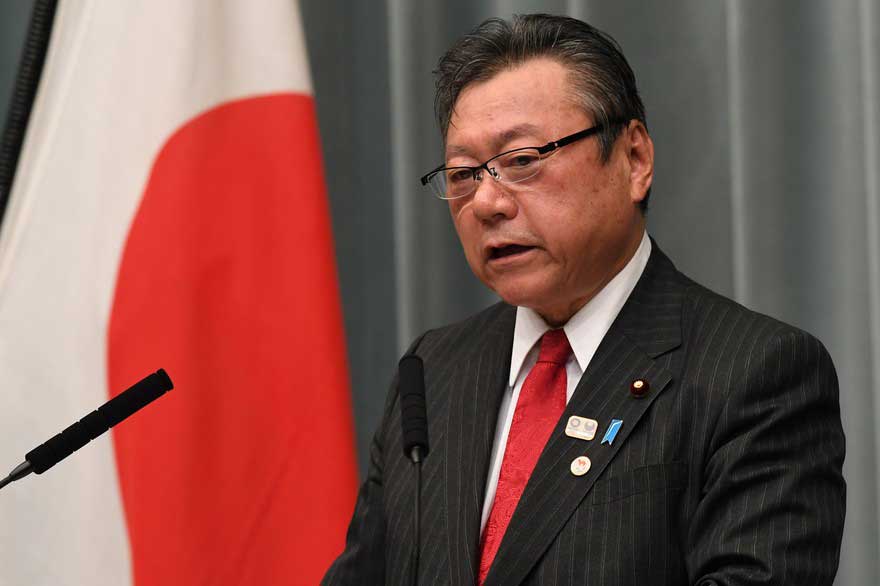 أمر غريب في اليابان: وزير مسؤول عن الأمن المعلوماتي يجهل أبجديات الكمبيوتر!