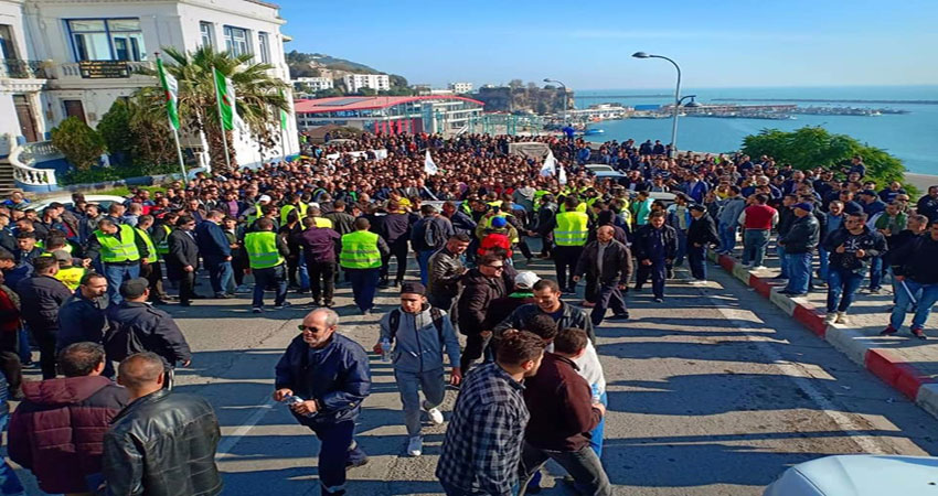 مسيرات احتجاجية بمدينة بجاية الجزائرية للمطالبة بتحريك عجلة التنمية(مع فيديو)