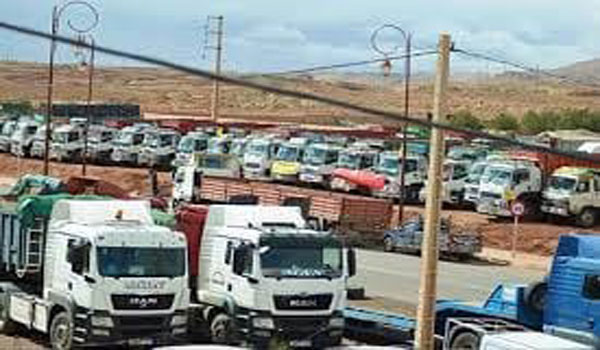 أرباب الشاحنات يعودون للإحتجاج منددين بإهمال الوزارة لمطالبهم