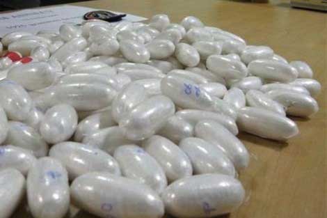 هذه هي كمية الكوكايين التي أفرغت من أمعاء مواطن برازيلي تم اعتقاله من مطار محمد الخامس