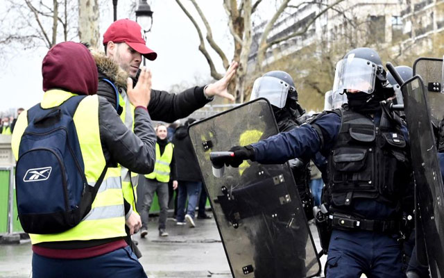 نحو 70 ألف متظاهر فرنسي يواصلون احتجاجاتهم أمام المزيد من الاعتقالات