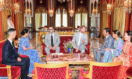الملك محمد السادس يقيم حفل شاي على شرف الأمير هاري وعقيلته