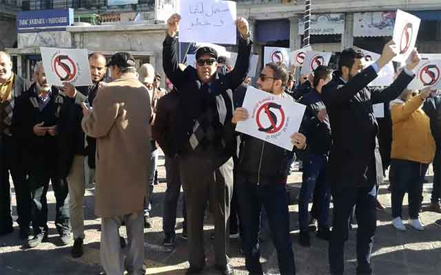 مسيرة احتجاجية ضد العهدة الخامسة لبوتفليقة بمدينة خراطة بالجزائر (مع فيديو)