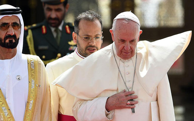 جوني مور يقرأ دلالات زيارة البابا فرانسيس للإمارات