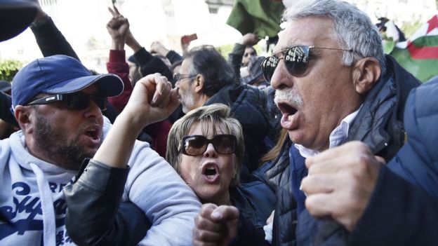 وقفة احتجاجية للمحامين بالجزائر العاصمة ضد العهدة الخامسة لبوتفليقة