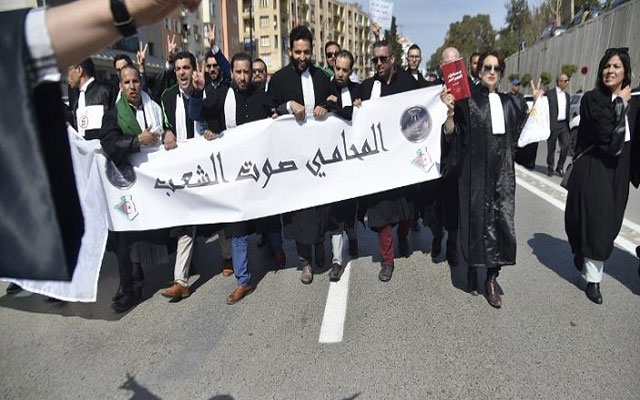 سبت الغضب الجزائري يستعر بتظاهر المئات من المحامين