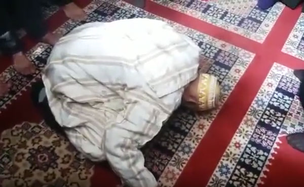انتهاك حرمة ميت بمسجد في آسفي يستفز مواقع التواصل  (مع فيديو)