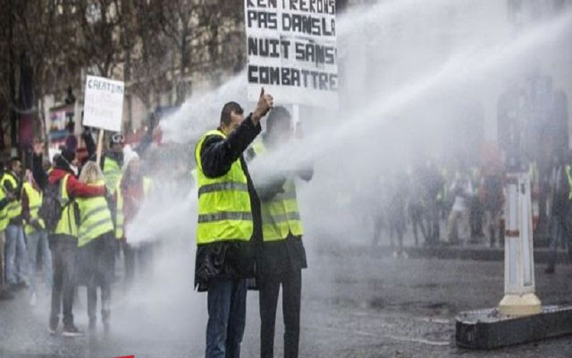 صدامات عنيفة بين متظاهري "السترات الصفر" وقوات الأمن بباريس
