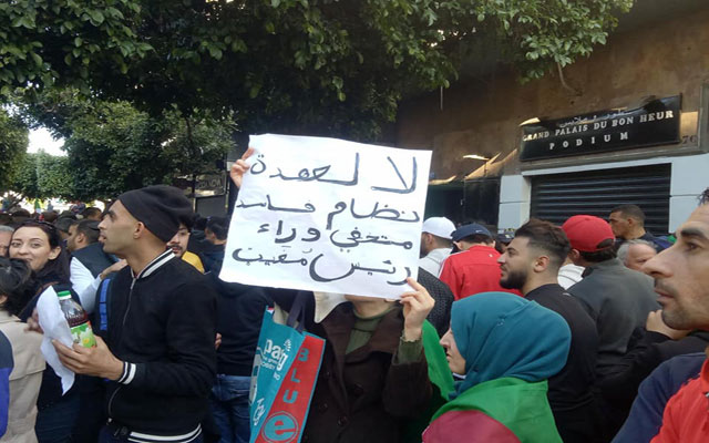 الخل مادة أساسية في تظاهرات الجزائرين ضد الولاية الخامسة لبوتفليقة