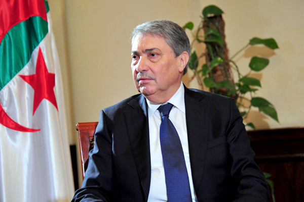 بن فليس: الشعب الجزائري ينبغي أن يحسم مساره عبر إنتخابات شفافة ونزيهة