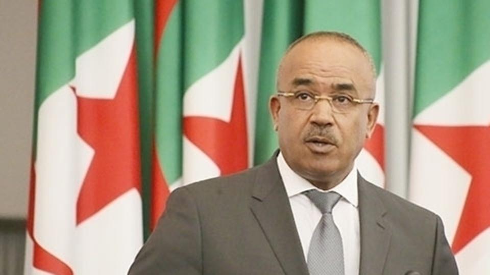 نقابات جزائرية تضيق الخناق على بدوي رئيس الوزراء وترفض مساعيه لتشكيل الحكومة