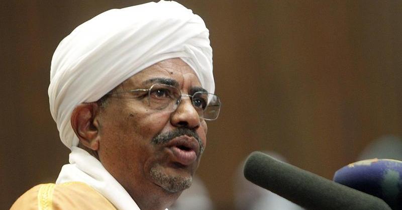 العسكر يزيح البشير عن الحكم، والوضع مرشح التصعيد في السودان